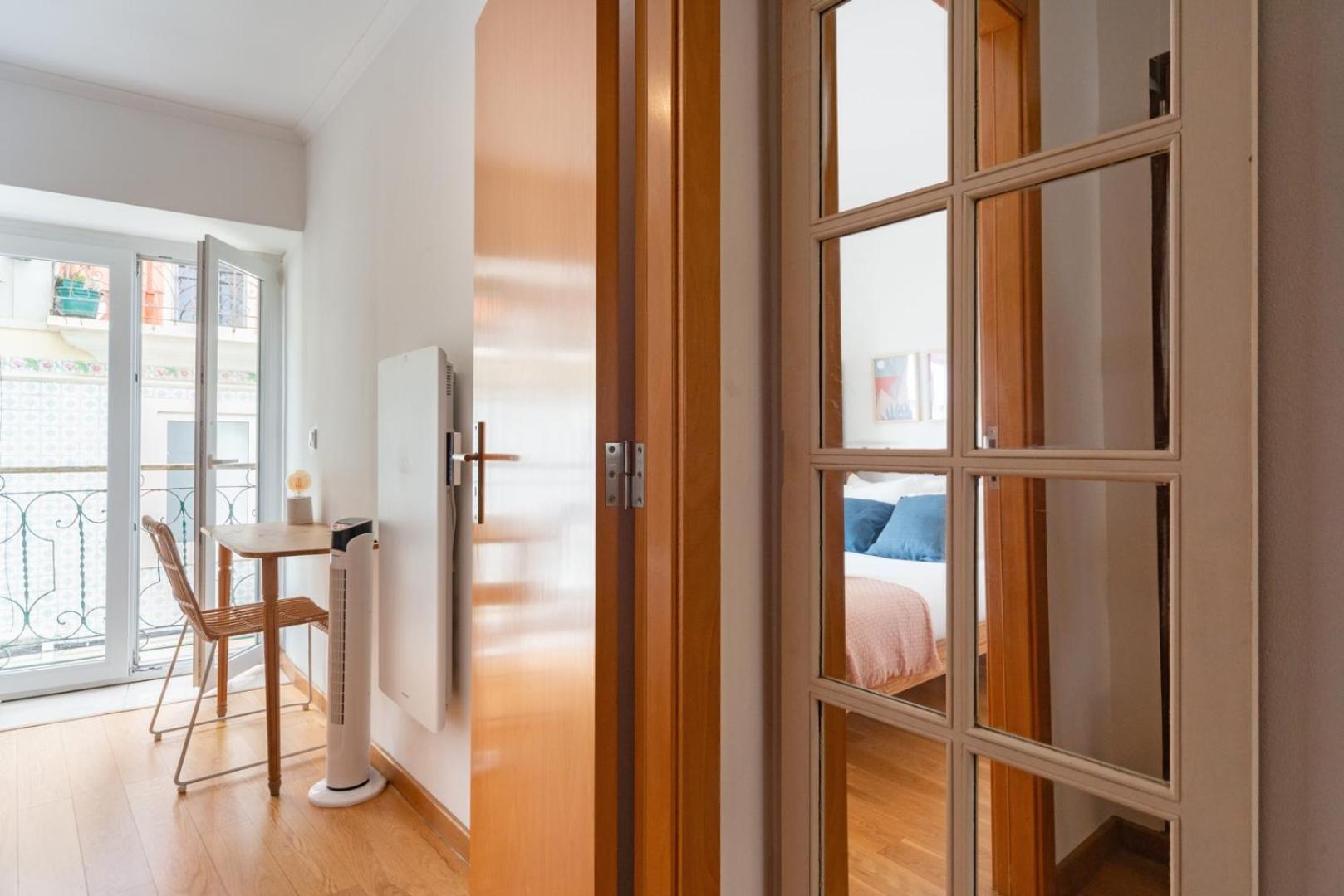 2-Bed Apt With Cozy Private Terrace At Intendente * Lisboa
