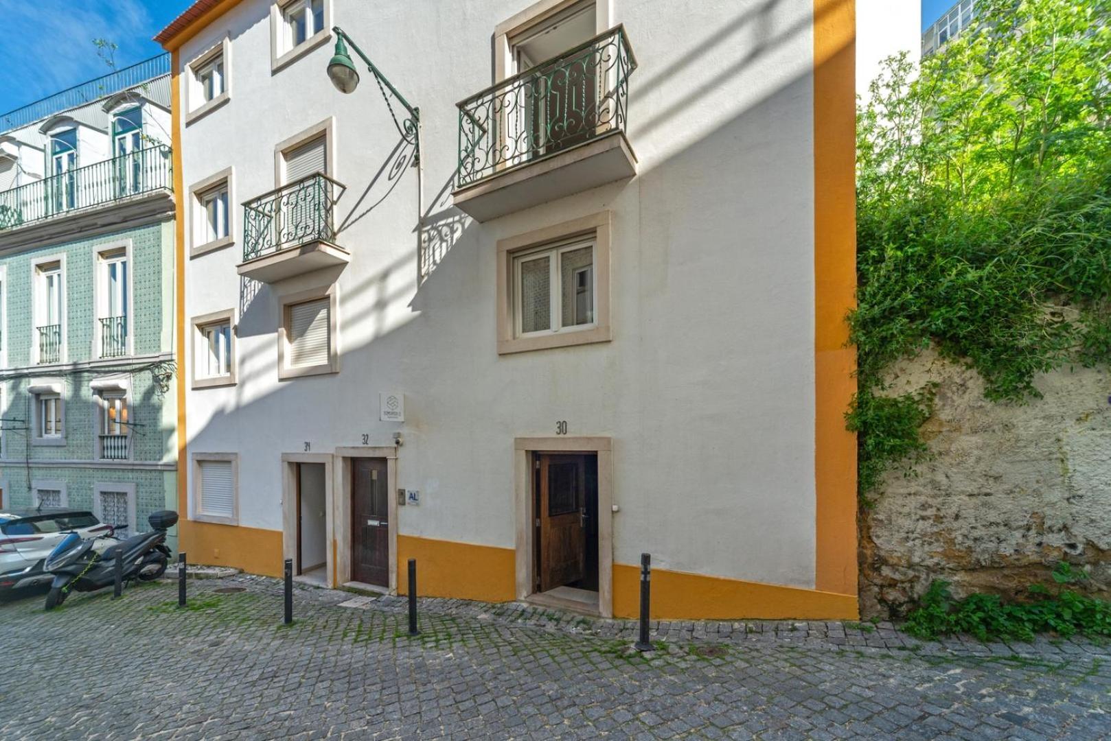Apartamento 2-Bed Apt With Cozy Private Terrace At Intendente Lisboa